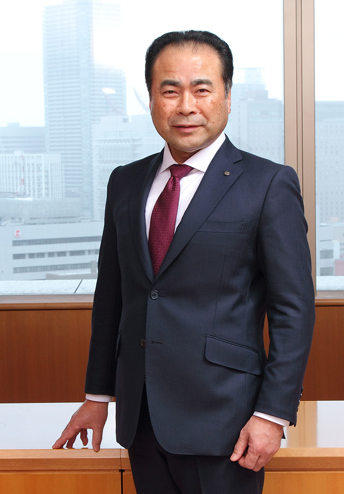 写真:サステナブル推進委員会 委員長 代表取締役社長 大久保 浩